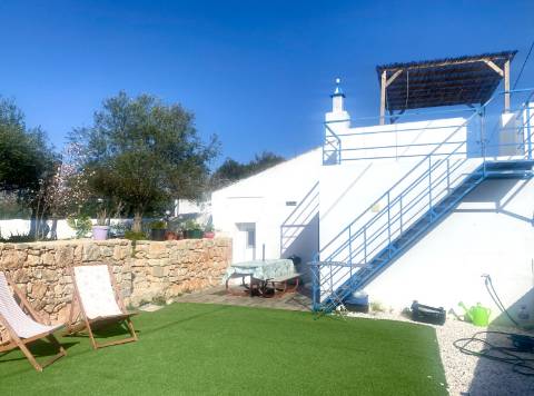 Casa tradicional renovada I 2 quartos I Terreno de 4383 m² com vistas magníficas para o campo I Perto de Loulé