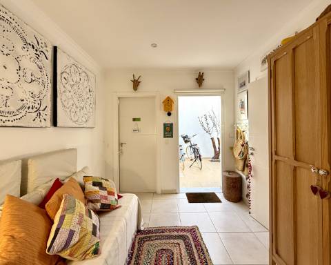 Casa geminada com charme I T2 +1 I Quintal I Centro de Vila Real de Santo António