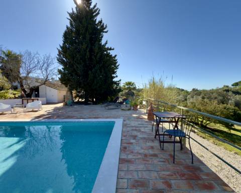 Elegante quinta I 5 quartos I Grande piscina I Terreno magnífico I Quelfes