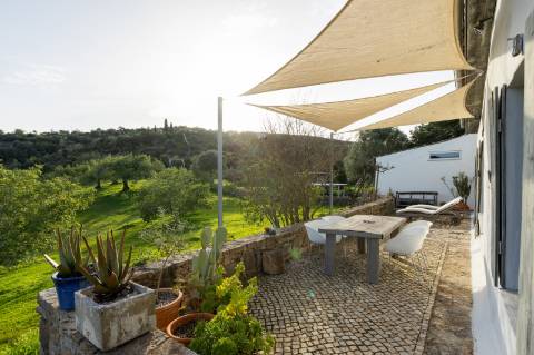 Encantadora casa de campo I 3 quartos I Terreno de 2 ha I Vistas magníficas sobre o campo I Perto de Estói