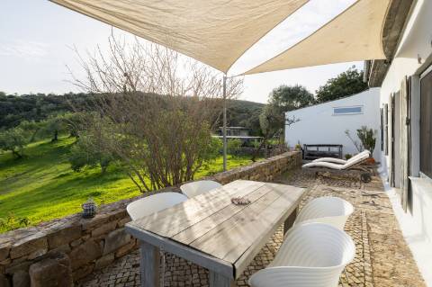 Encantadora casa de campo I 3 quartos I Terreno de 2 ha I Vistas magníficas sobre o campo I Perto de Estói