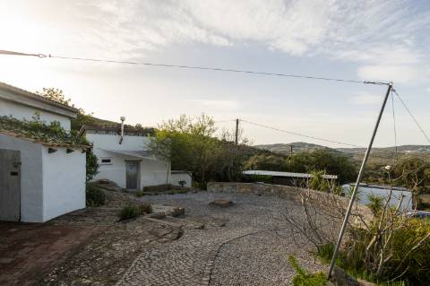 Encantadora casa de campo I 3 quartos I Terreno de 2 ha I Vistas magníficas sobre o campo I Perto de Estói