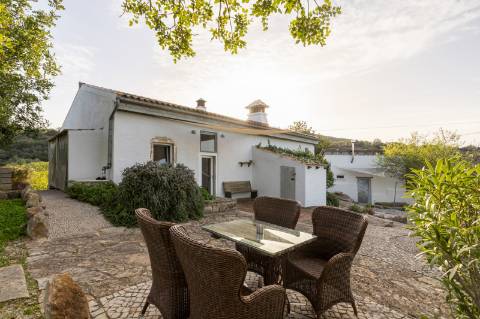 Encantadora casa de campo I 3 quartos I Terreno de 2 ha I Vistas magníficas sobre o campo I Perto de Estói