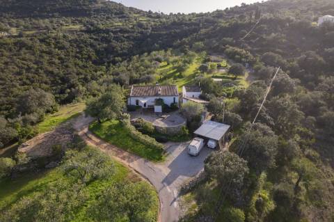 Encantadora casa de campo I 3 quartos I Terreno de 2 ha I Vistas magníficas sobre o campo I Perto de Estói
