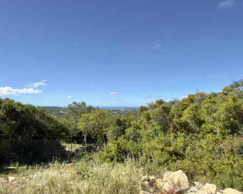 Oportunidade Excecional: Terreno com projeto aprovado para moradia com vista panorâmica para o mar | 3 Quartos | Piscina | Quinta das Raposeiras I Santa Barbara de Nexe