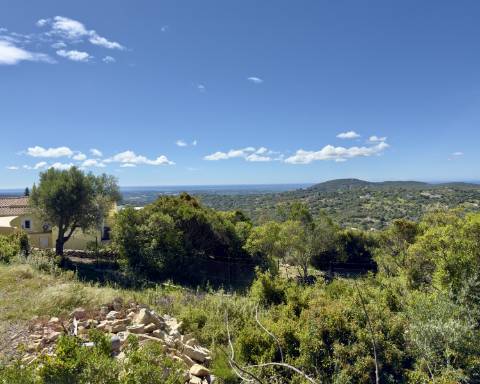 Oportunidade Excecional: Terreno com projeto aprovado para moradia com vista panorâmica para o mar | 3 Quartos | Piscina | Quinta das Raposeiras I Santa Barbara de Nexe
