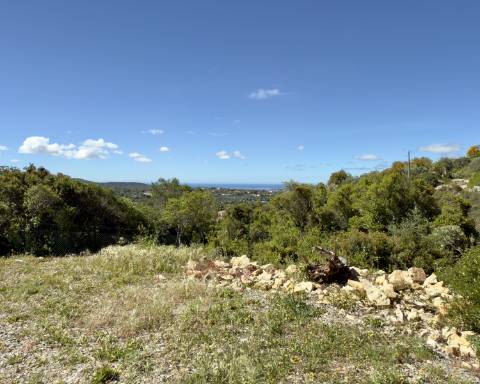 Oportunidade Excecional: Terreno com projeto aprovado para moradia com vista panorâmica para o mar | 3 Quartos | Piscina | Quinta das Raposeiras I Santa Barbara de Nexe
