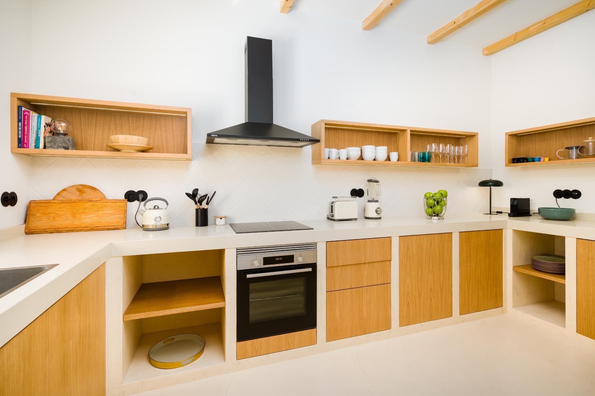 Moradia geminada elegante e renovada | 2 quartos | Tanque | Pátio | Vista panorâmica para o campo