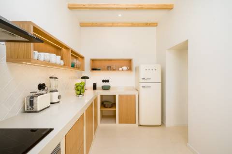 Moradia geminada elegante e renovada | 2 quartos | Tanque | Pátio | Vista panorâmica para o campo