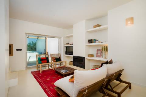 Moradia geminada elegante e renovada | 2 quartos | Tanque | Pátio | Vista panorâmica para o campo