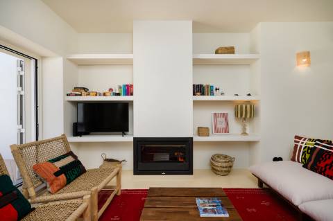 Moradia geminada elegante e renovada | 2 quartos | Tanque | Pátio | Vista panorâmica para o campo