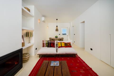 Moradia geminada elegante e renovada | 2 quartos | Tanque | Pátio | Vista panorâmica para o campo