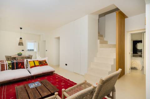 Moradia geminada elegante e renovada | 2 quartos | Tanque | Pátio | Vista panorâmica para o campo