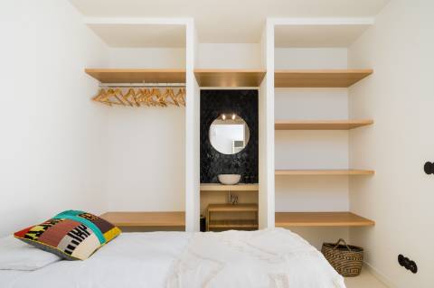 Moradia geminada elegante e renovada | 2 quartos | Tanque | Pátio | Vista panorâmica para o campo