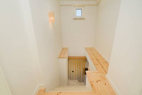 Moradia geminada elegante e renovada | 2 quartos | Tanque | Pátio | Vista panorâmica para o campo