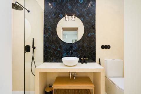 Moradia geminada elegante e renovada | 2 quartos | Tanque | Pátio | Vista panorâmica para o campo