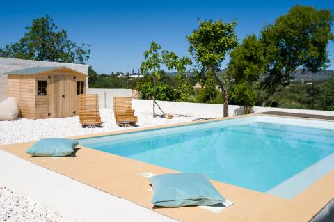 Moradia geminada elegante e renovada | 2 quartos | Tanque | Pátio | Vista panorâmica para o campo