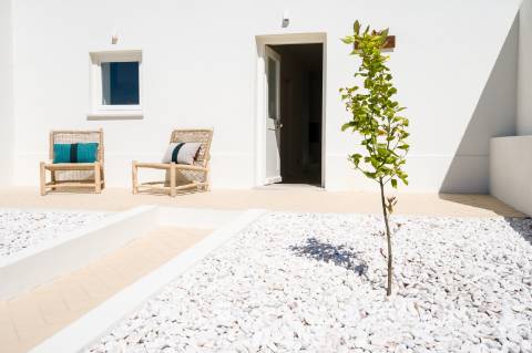 Moradia geminada elegante e renovada | 2 quartos | Tanque | Pátio | Vista panorâmica para o campo