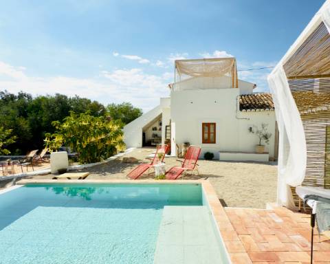 Propriedade de exceção em Estoi: Duas Quintas de Charme com Vista Mar Panorâmica | 3 Suites | Piscina | Terreno de 5800 m²