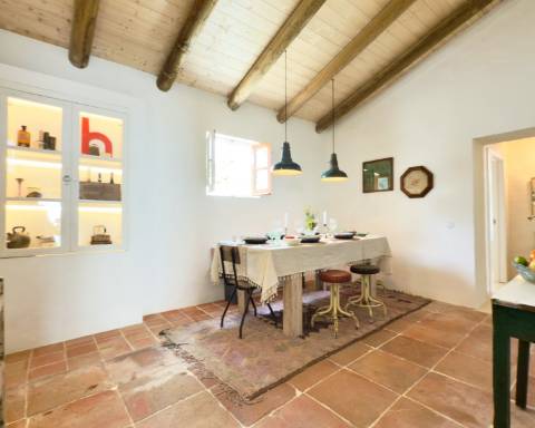 Propriedade de exceção em Estoi: Duas Quintas de Charme com Vista Mar Panorâmica | 3 Suites | Piscina | Terreno de 5800 m²