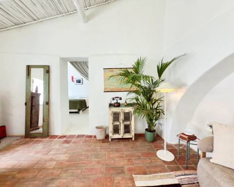 Propriedade de exceção em Estoi: Duas Quintas de Charme com Vista Mar Panorâmica | 3 Suites | Piscina | Terreno de 5800 m²