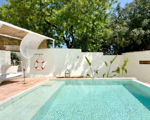 Propriedade de exceção em Estoi: Duas Quintas de Charme com Vista Mar Panorâmica | 3 Suites | Piscina | Terreno de 5800 m²