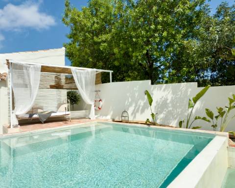 Propriedade de exceção em Estoi: Duas Quintas de Charme com Vista Mar Panorâmica | 3 Suites | Piscina | Terreno de 5800 m²