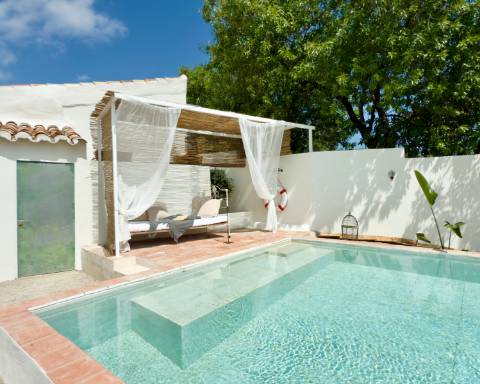 Propriedade de exceção em Estoi: Duas Quintas de Charme com Vista Mar Panorâmica | 3 Suites | Piscina | Terreno de 5800 m²