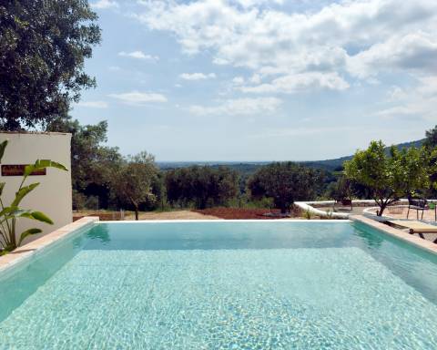 Propriedade de exceção em Estoi: Duas Quintas de Charme com Vista Mar Panorâmica | 3 Suites | Piscina | Terreno de 5800 m²