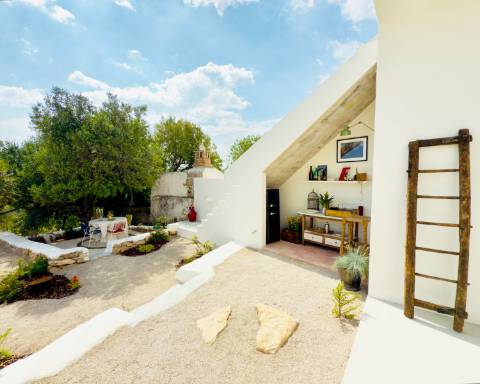 Propriedade de exceção em Estoi: Duas Quintas de Charme com Vista Mar Panorâmica | 3 Suites | Piscina | Terreno de 5800 m²