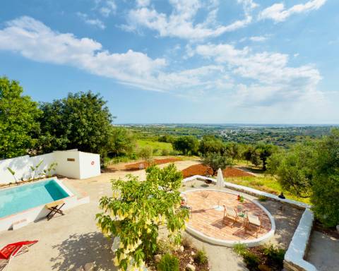 Propriedade de exceção em Estoi: Duas Quintas de Charme com Vista Mar Panorâmica | 3 Suites | Piscina | Terreno de 5800 m²