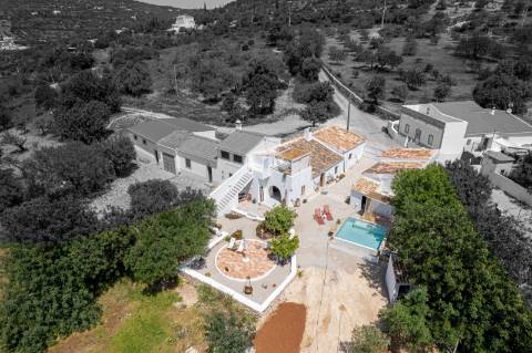 Propriedade de exceção em Estoi: Duas Quintas de Charme com Vista Mar Panorâmica | 3 Suites | Piscina | Terreno de 5800 m²