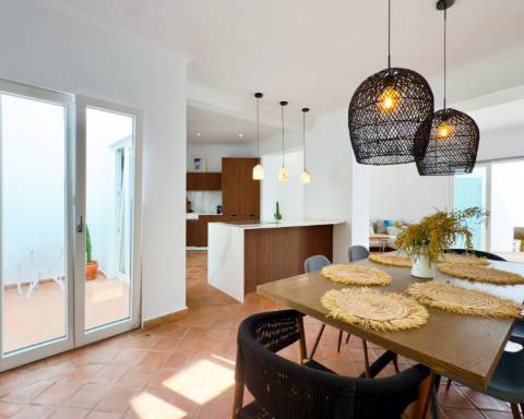 Magnífica moradia de traça tradicional totalmente renovada | 4 quartos | Stock Tank | Pátios | Terraços | Baixa de Olhão | Algarve