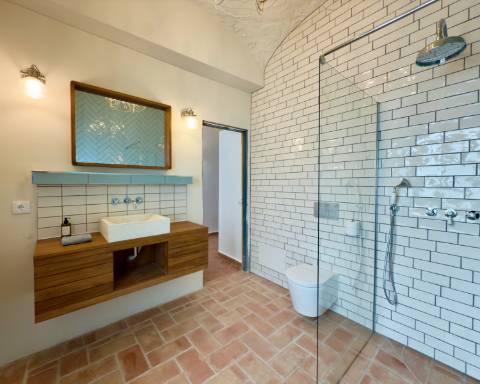 Magnífica moradia de traça tradicional totalmente renovada | 4 quartos | Stock Tank | Pátios | Terraços | Baixa de Olhão | Algarve