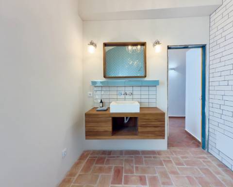 Magnífica moradia de traça tradicional totalmente renovada | 4 quartos | Stock Tank | Pátios | Terraços | Baixa de Olhão | Algarve