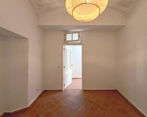 Magnífica moradia de traça tradicional totalmente renovada | 4 quartos | Stock Tank | Pátios | Terraços | Baixa de Olhão | Algarve