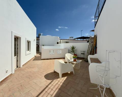 Magnífica moradia de traça tradicional totalmente renovada | 4 quartos | Stock Tank | Pátios | Terraços | Baixa de Olhão | Algarve