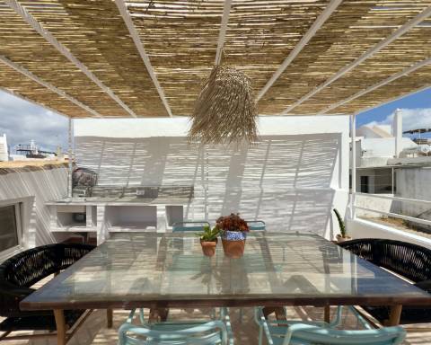 Magnífica moradia de traça tradicional totalmente renovada | 4 quartos | Stock Tank | Pátios | Terraços | Baixa de Olhão | Algarve