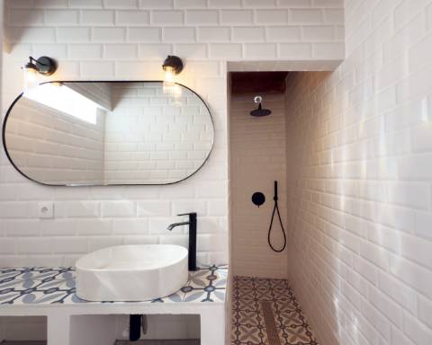 Magnífica moradia de traça tradicional totalmente renovada | 4 quartos | Stock Tank | Pátios | Terraços | Baixa de Olhão | Algarve