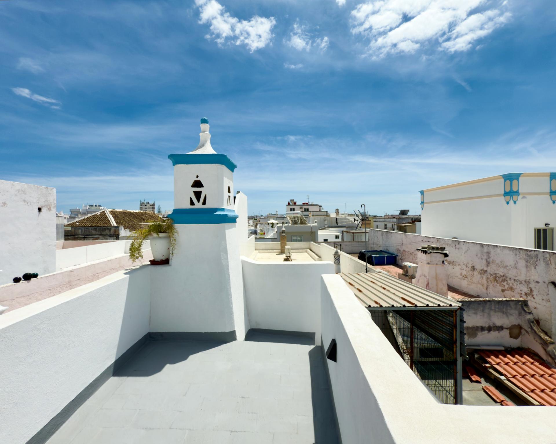 Casa com charme autêntico I 2 quartos I Patio I Rooftop no centro histórico de Olhão