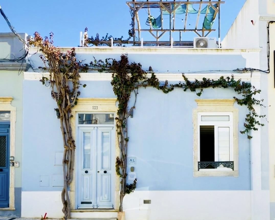 Encantadora Moradia de 2 quartos I Terraço I Rooftop Panorâmico I Localização Ideal no Coração de Faro.