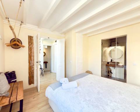 Encantadora Moradia de 2 quartos I Terraço I Rooftop Panorâmico I Localização Ideal no Coração de Faro.