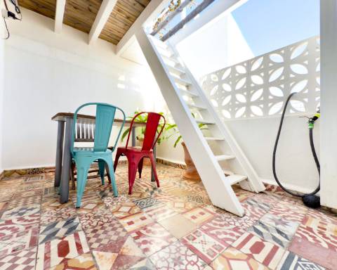 Encantadora Moradia de 2 quartos I Terraço I Rooftop Panorâmico I Localização Ideal no Coração de Faro.