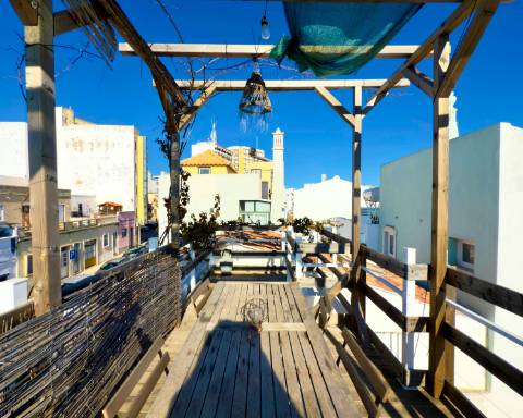 Encantadora Moradia de 2 quartos I Terraço I Rooftop Panorâmico I Localização Ideal no Coração de Faro.