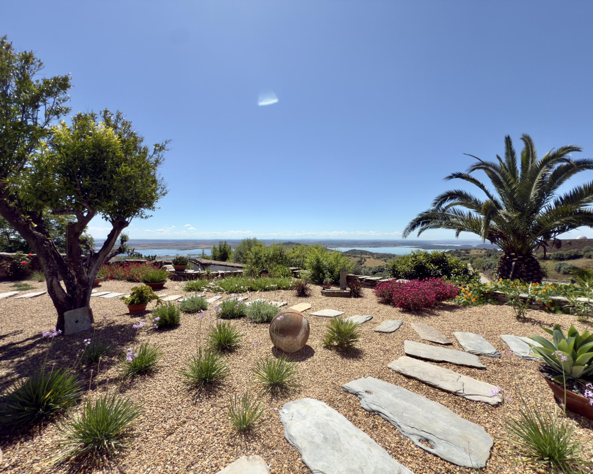 Casa de charme chave na mão com jardim suspenso | T2+1 | Vista espetacular sobre o Alqueva