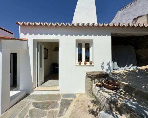 Casa de charme chave na mão com jardim suspenso | T2+1 | Vista espetacular sobre o Alqueva