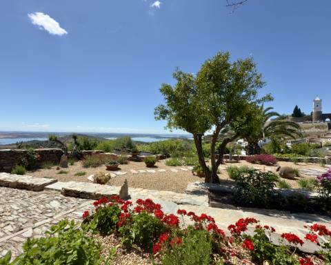 Casa de charme chave na mão com jardim suspenso | T2+1 | Vista espetacular sobre o Alqueva