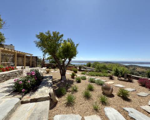 Casa de charme chave na mão com jardim suspenso | T2+1 | Vista espetacular sobre o Alqueva
