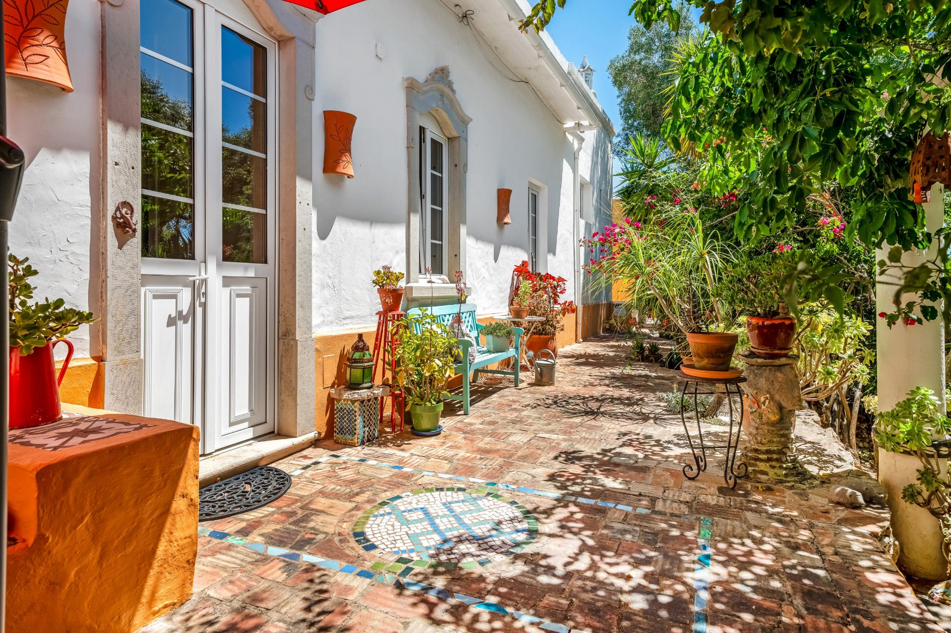 Uma Alma Boémia no Coração do Algarve! Magnífica Quinta Tradicional de Charme | 8 Quartos | Pátio | Jardim | Moncarapacho'