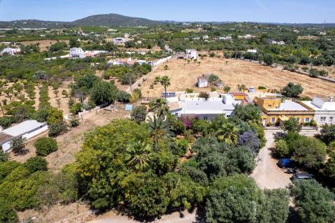 Uma Alma Boémia no Coração do Algarve! Magnífica Quinta Tradicional de Charme | 8 Quartos | Pátio | Jardim | Moncarapacho'